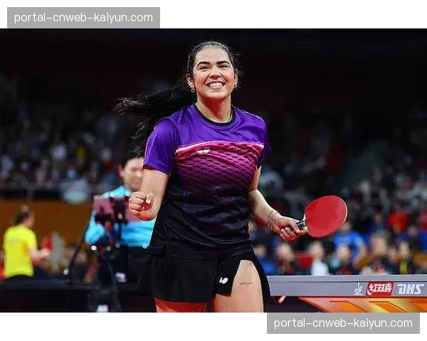 波多黎各春季联赛现罕见场内本垒打，球击中中外野护栏特定角度弹入观众席