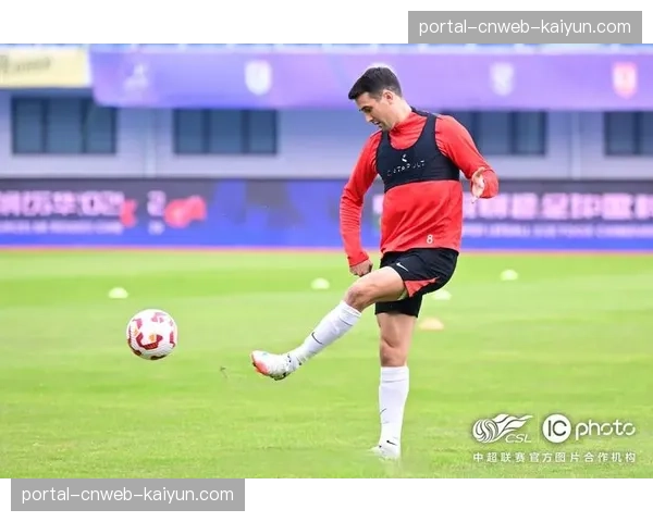 成都蓉城5-1大胜青岛西海岸,费利佩替补登场17分钟上演帽子戏法 成都蓉城5-1大胜青岛西海岸,费利佩替补登场17分钟上演帽子戏法